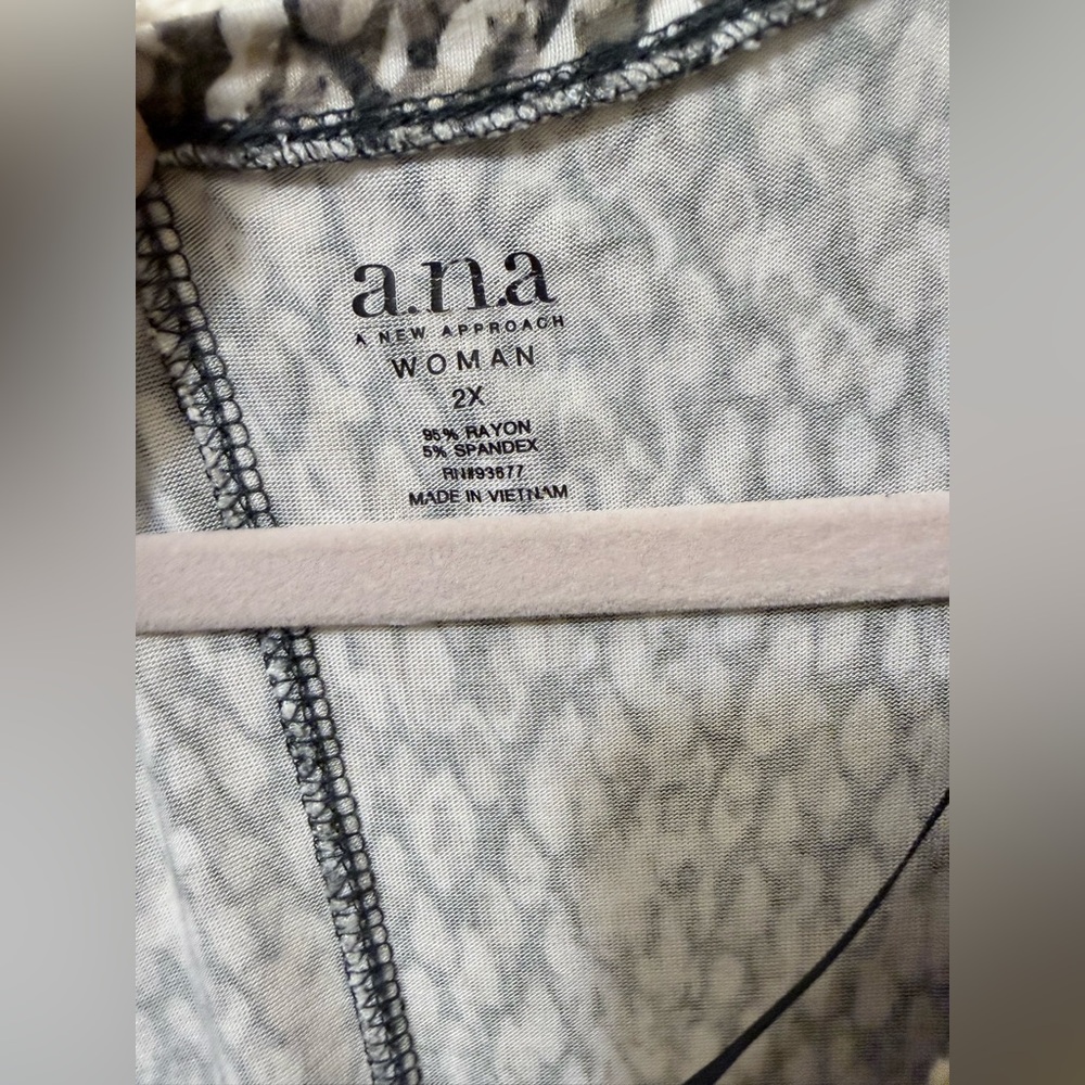 ana A New Approach Shark Bite Tunic Top in Size 2X - Picture 3 of 3